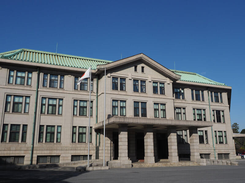 宮内庁職員の年収は本当に低いのか?